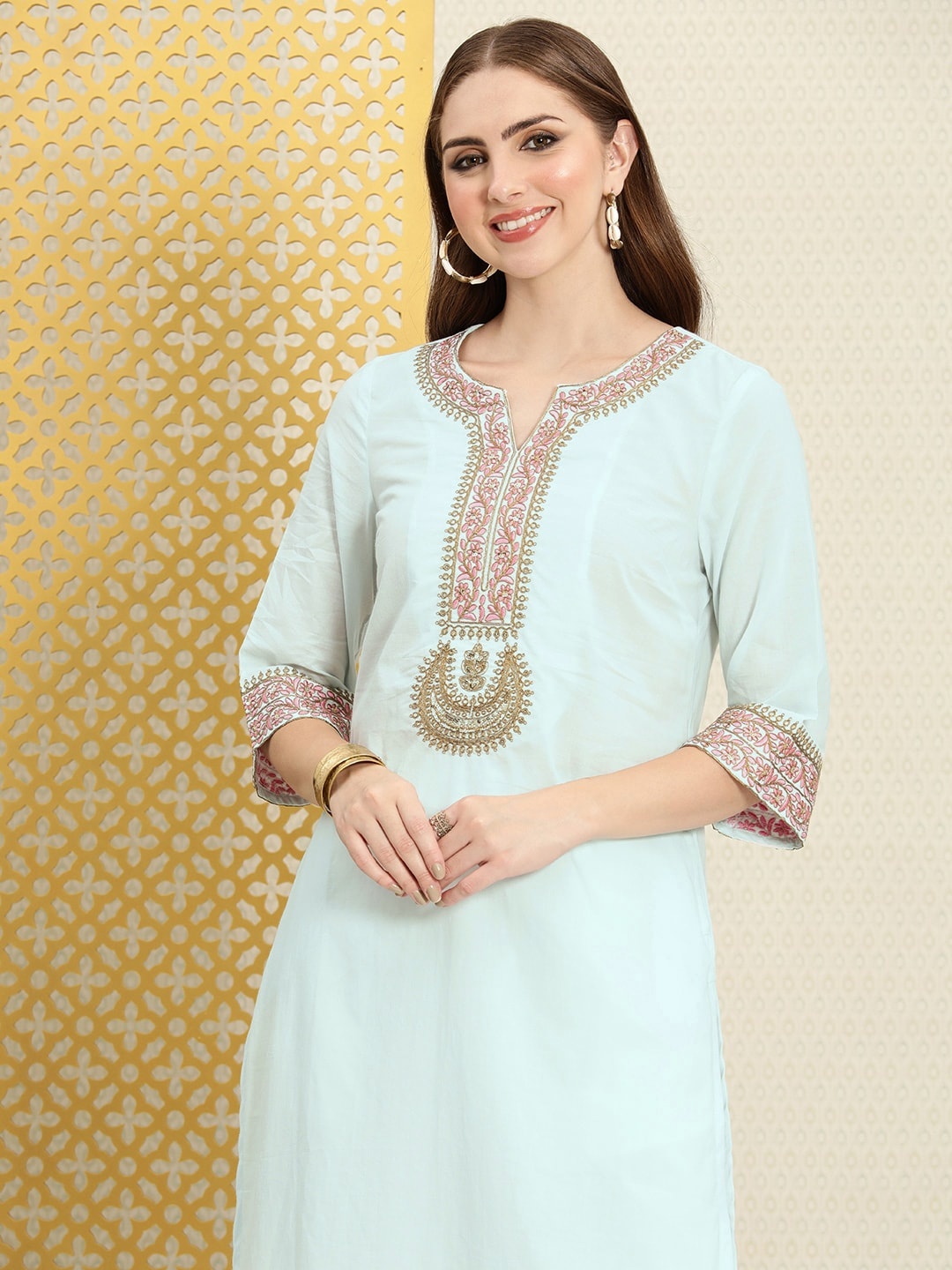

House of Pataudi Yoke Design Thread Work Floral Jashn Kurta, Blue