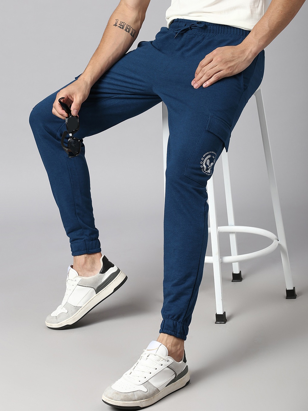 

Hubberholme Men Mid Rise Regular Fit Joggers, Teal