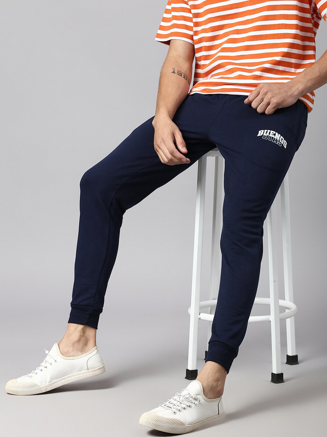 

Hubberholme Men Graphic Printed Detail Regular Fit Joggers, Navy blue