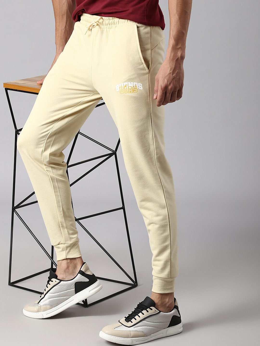 

Hubberholme Men Printed Detail Regular Fit Joggers, Cream