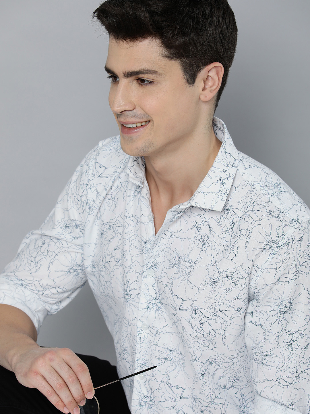 

Mast & Harbour Standard Floral Printed Cotton Casual Shirt, White