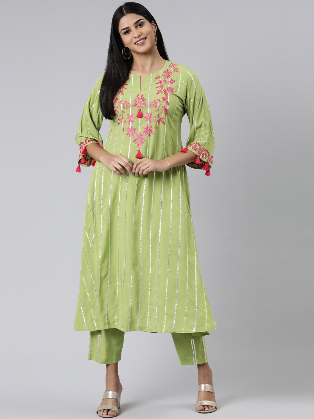 

Neerus Floral Embroidered Thread Work Kurta with Trousers & With Dupatta, Green