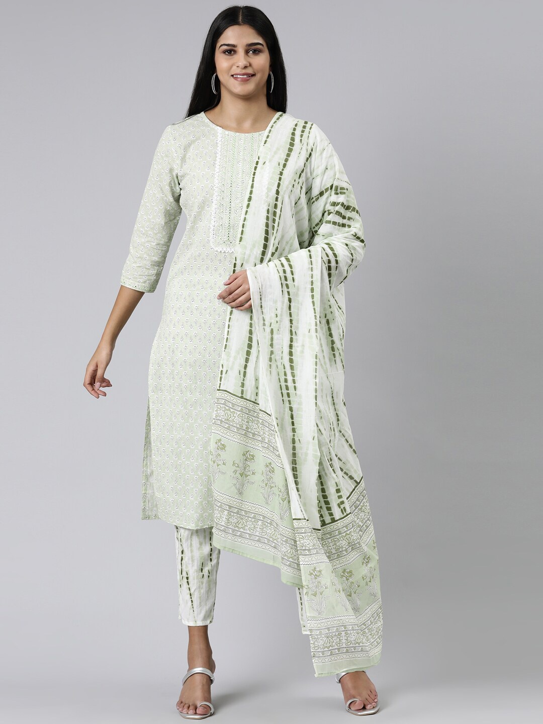 

Neerus Floral Printed Pure Cotton Kurta with Trousers & With Dupatta, Green