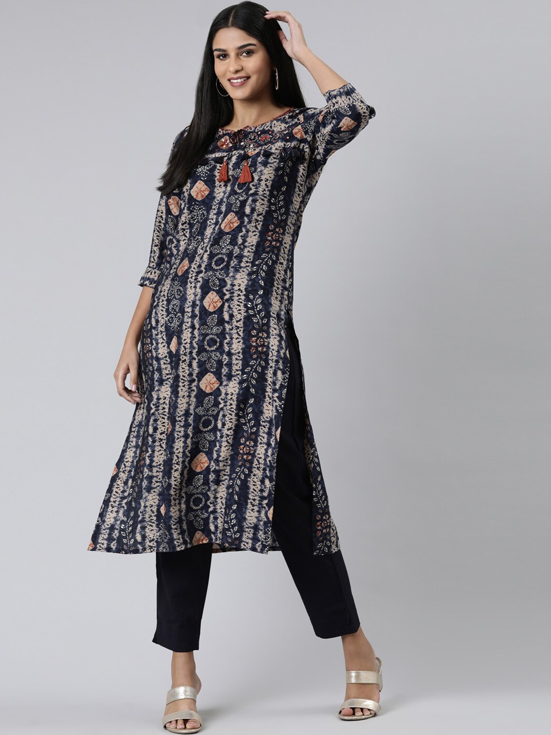 

Neerus Floral Printed Kurta with Trousers, Navy blue