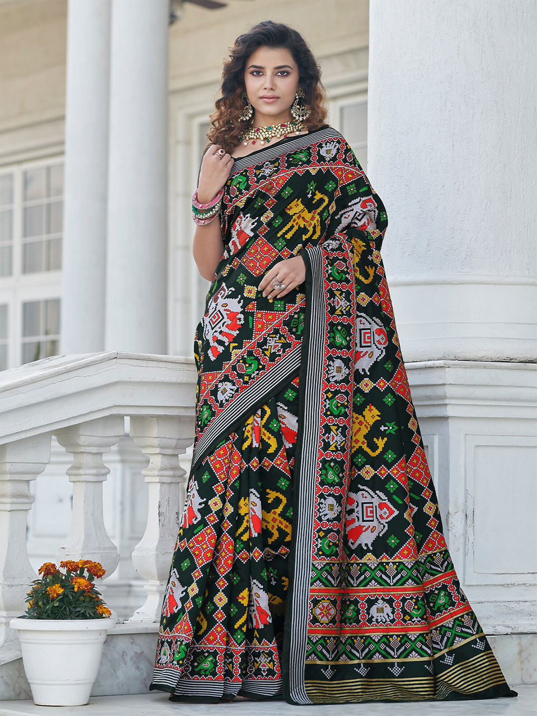 

ODETTE Ethnic Motifs Printed Silk Blend Saree, Black
