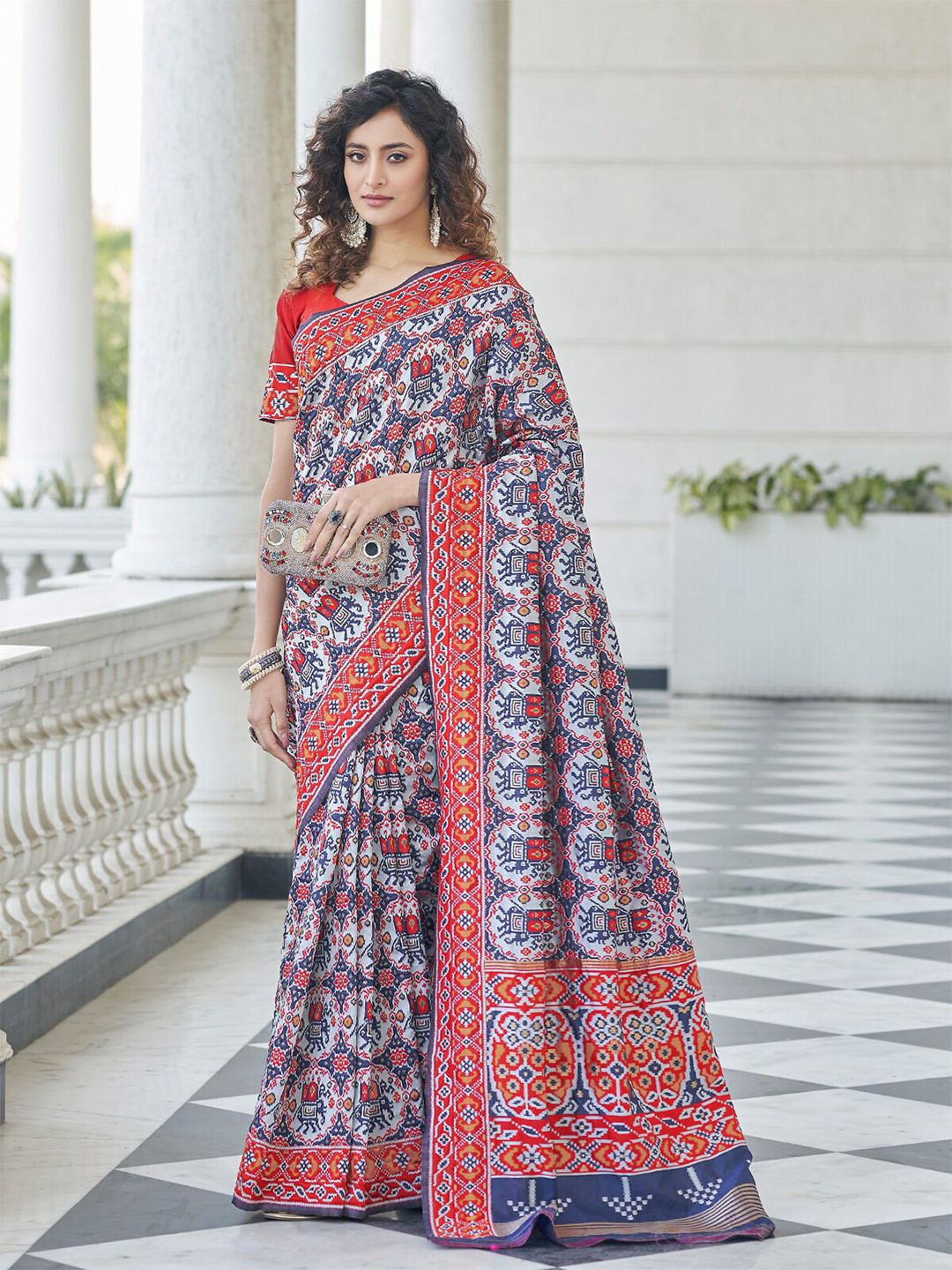 

ODETTE Ethnic Motifs Printed Saree, Navy blue