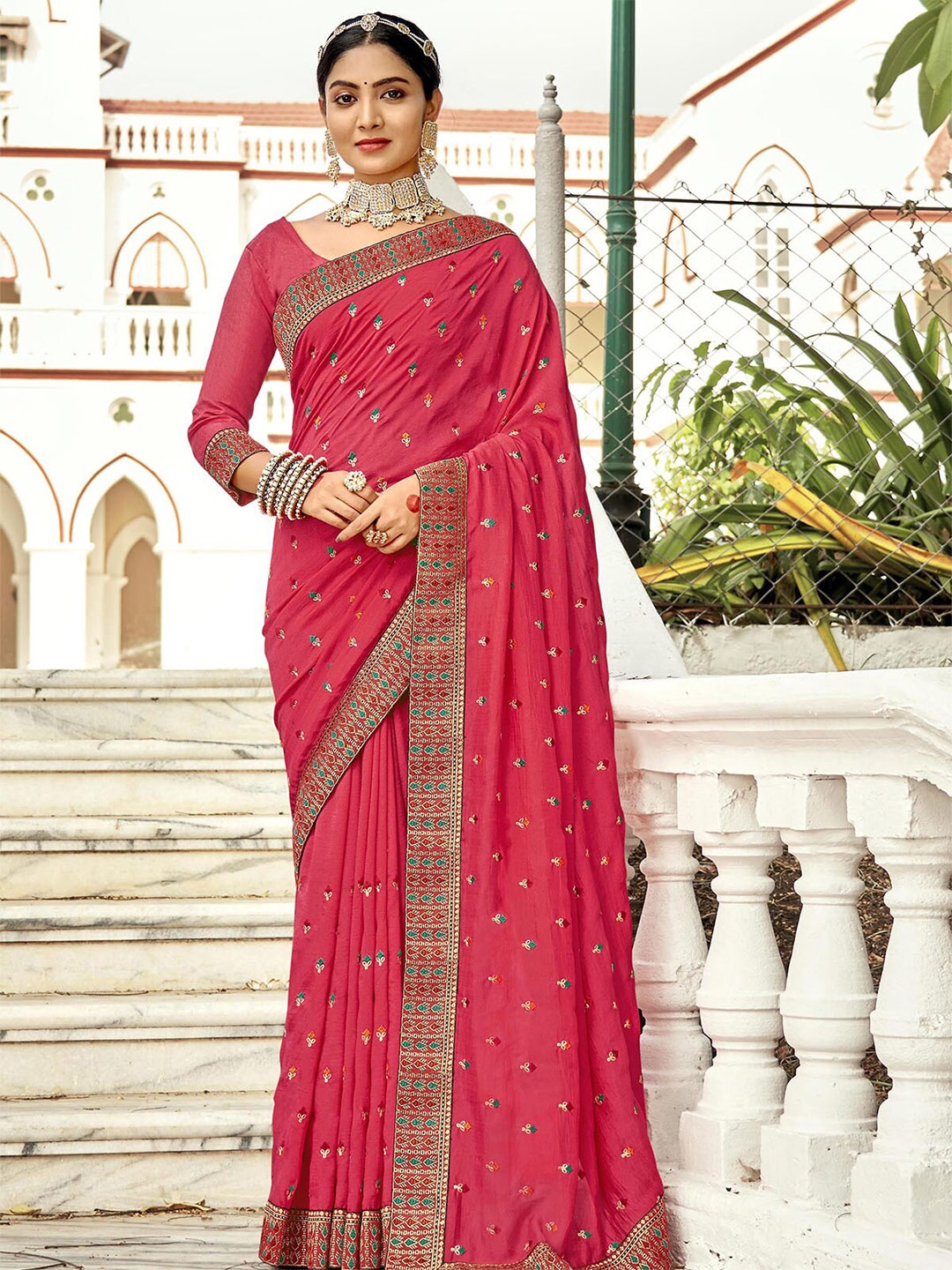 

ODETTE Ethnic Motifs Embroidered Saree, Pink