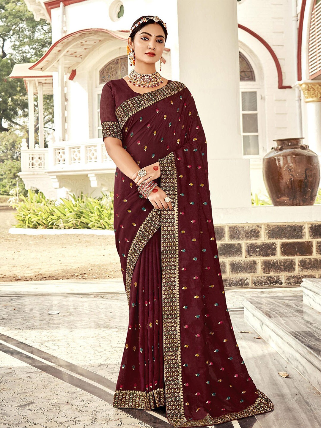 

ODETTE Floral Embroidered Saree, Brown