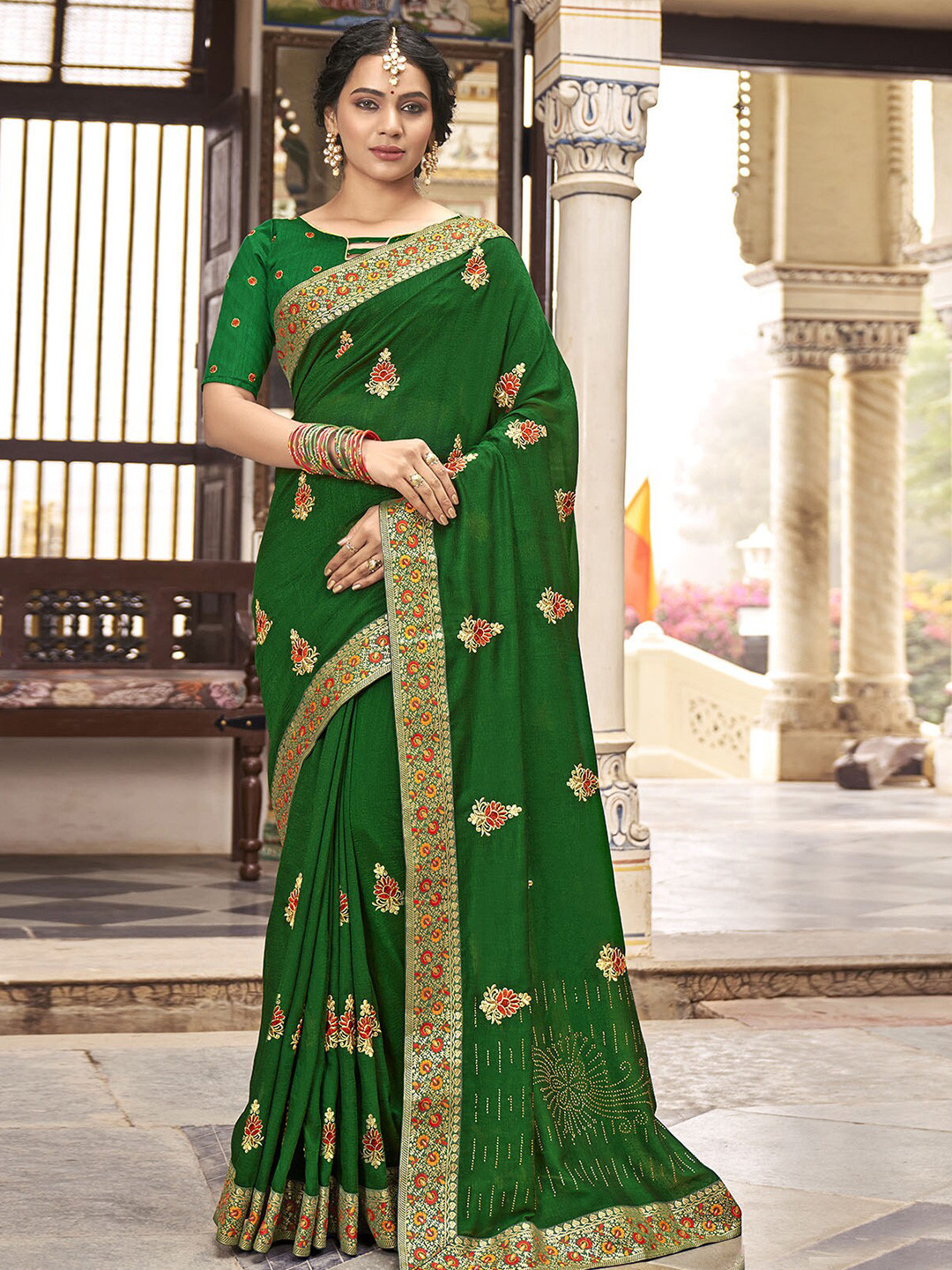 

ODETTE Ethnic Motifs Embroidered Saree, Green