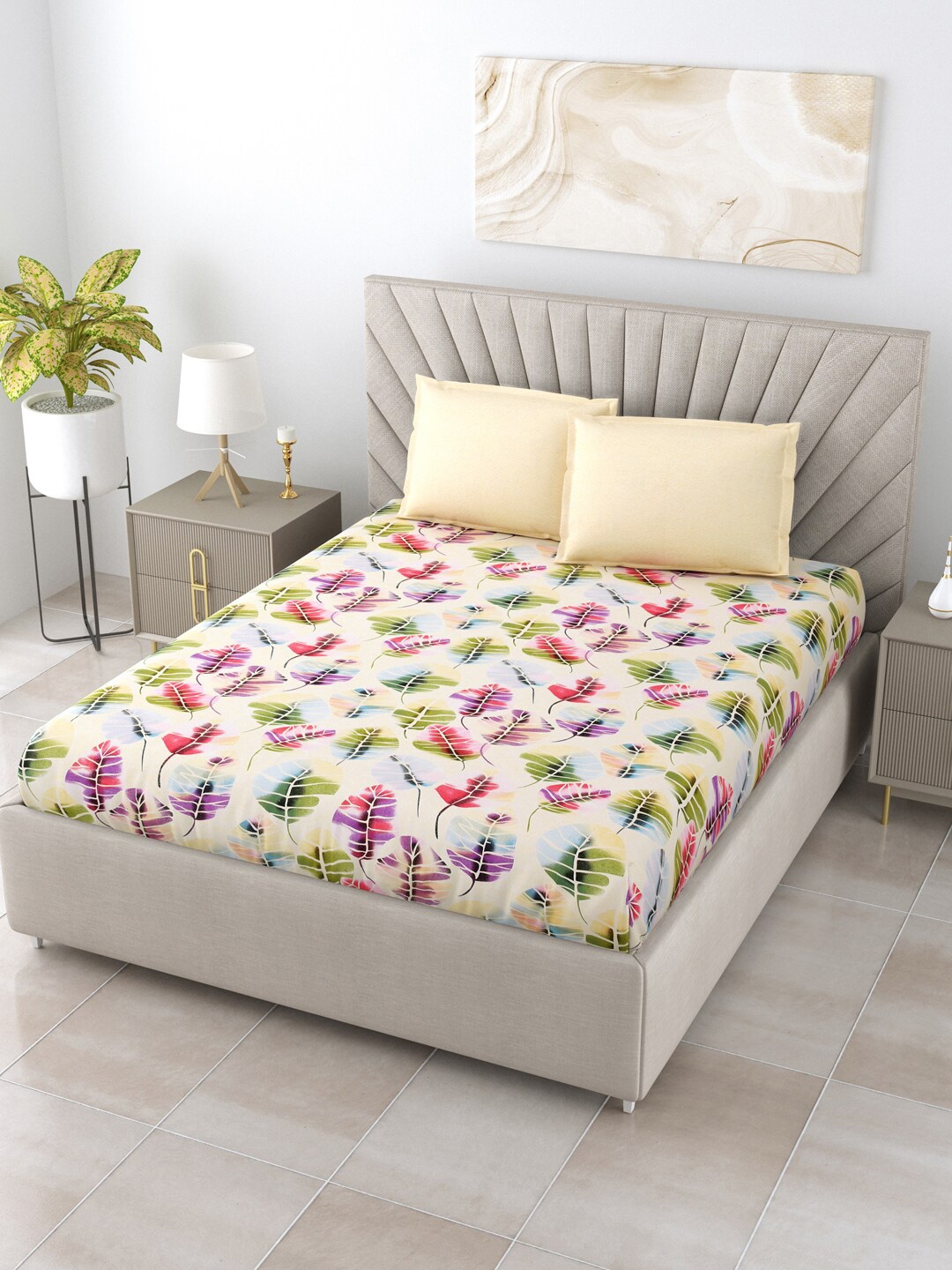 

Salona Bichona Unique Cream & Pink Floral 120 TC King Bedsheet with 2 Pillow Covers