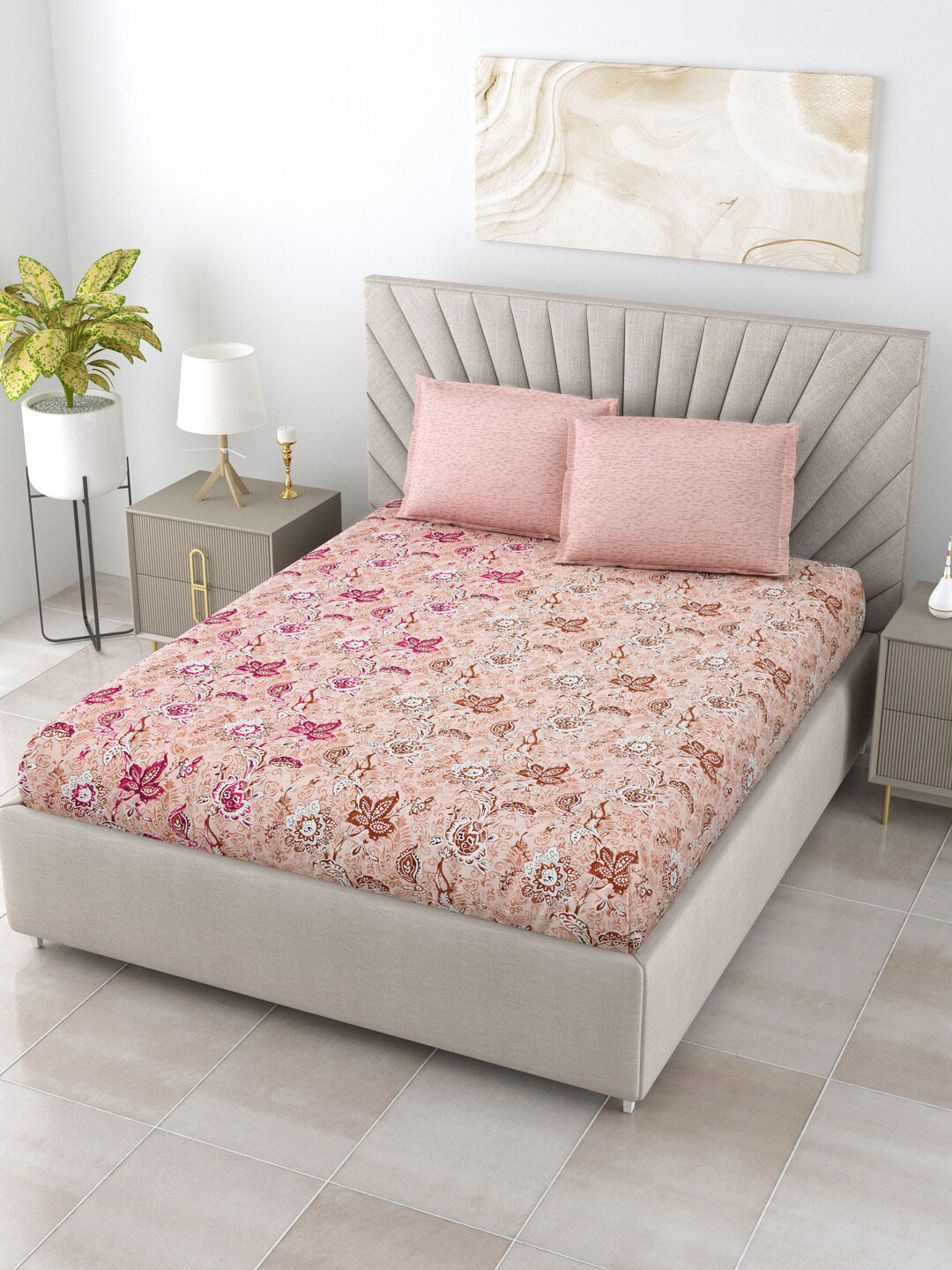 

Salona Bichona Unique Pink & Brown Floral 120 TC King Bedsheet with 2 Pillow Covers
