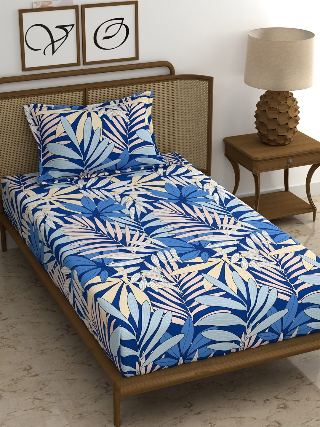 

CHHAVI INDIA Blue & Beige Floral Printed 210 TC Single Bedsheet With Pillow Cover
