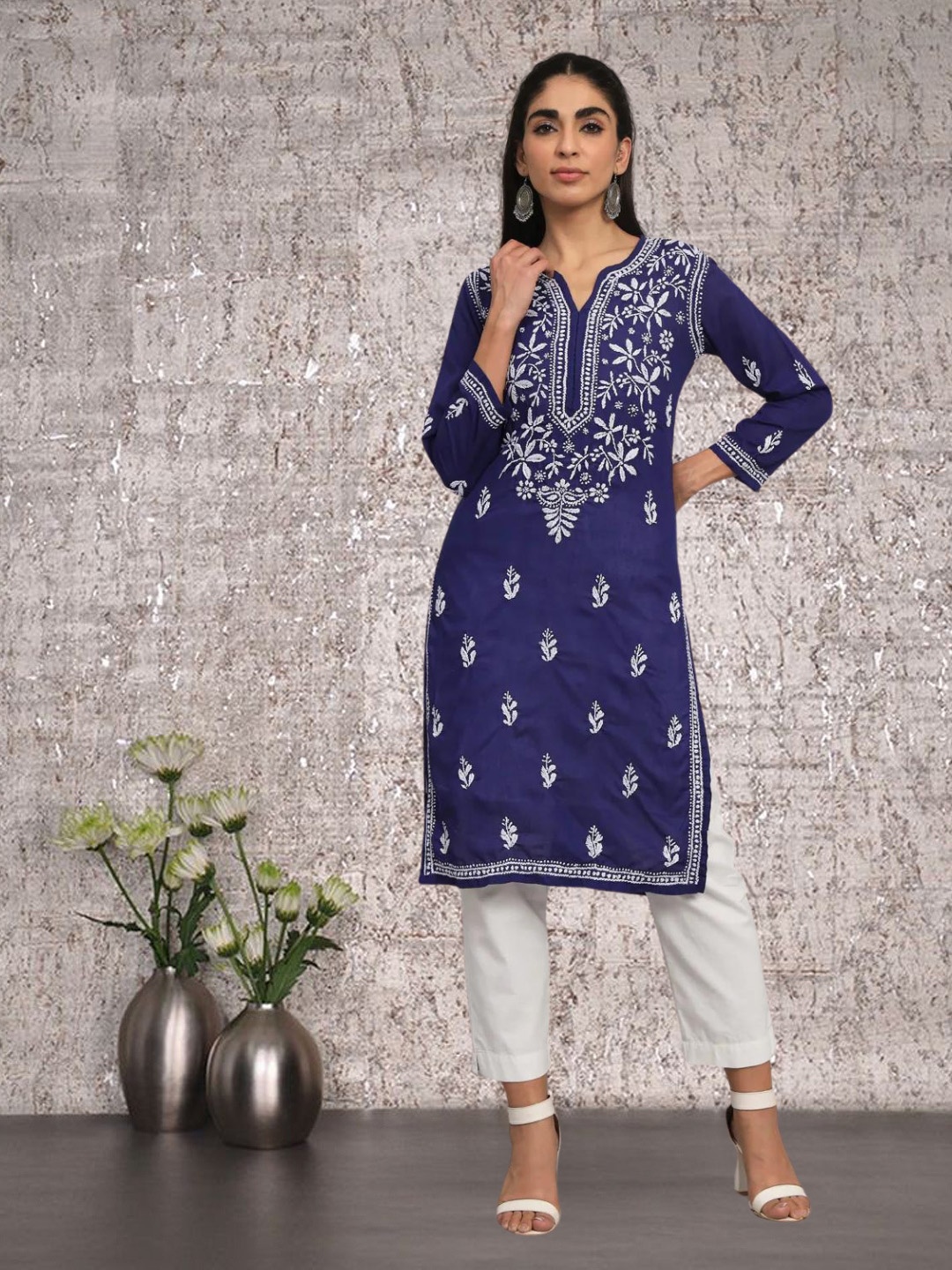 

PARAMOUNT CHIKAN Floral Embroidered Chikankari Straight Cotton Kurta, Navy blue
