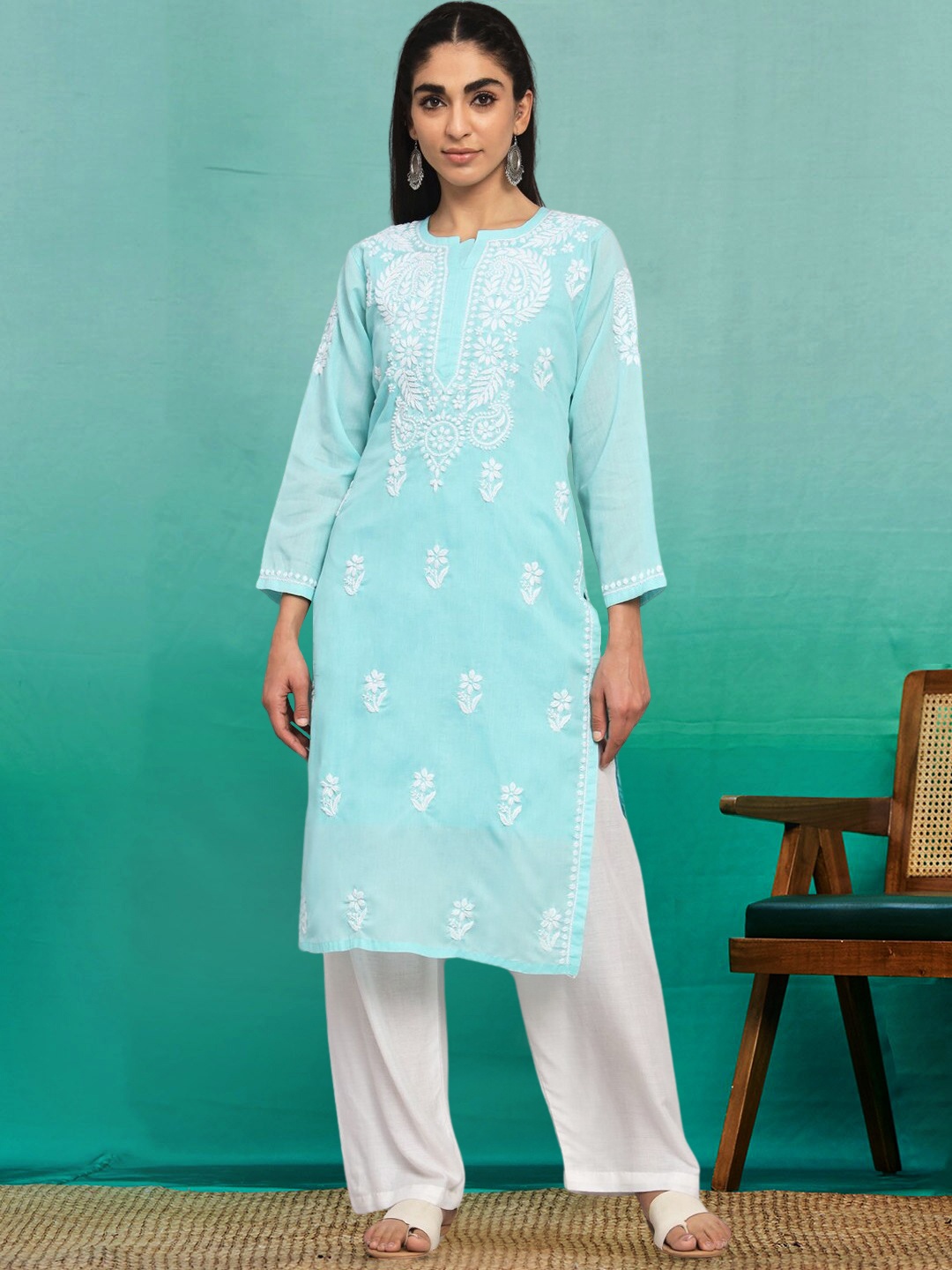 

PARAMOUNT CHIKAN Floral Embroidered Chikankari Cotton Kurta, Sea green