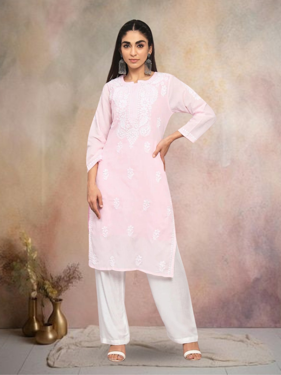 

PARAMOUNT CHIKAN Floral Embroidered Chikankari Cotton Kurta, Pink