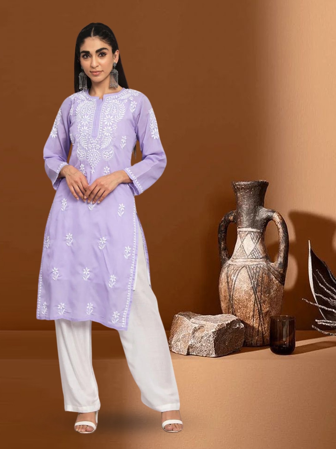 

PARAMOUNT CHIKAN Ethnic Motifs Embroidered Chikankari Cotton Straight Kurta, Violet