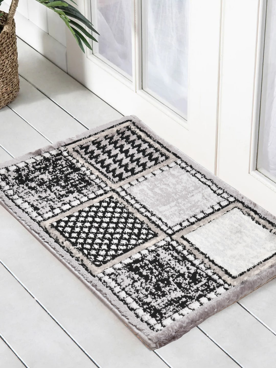 

Clasiko Grey & Black Geometric Self-Design Anti Skid Doormat