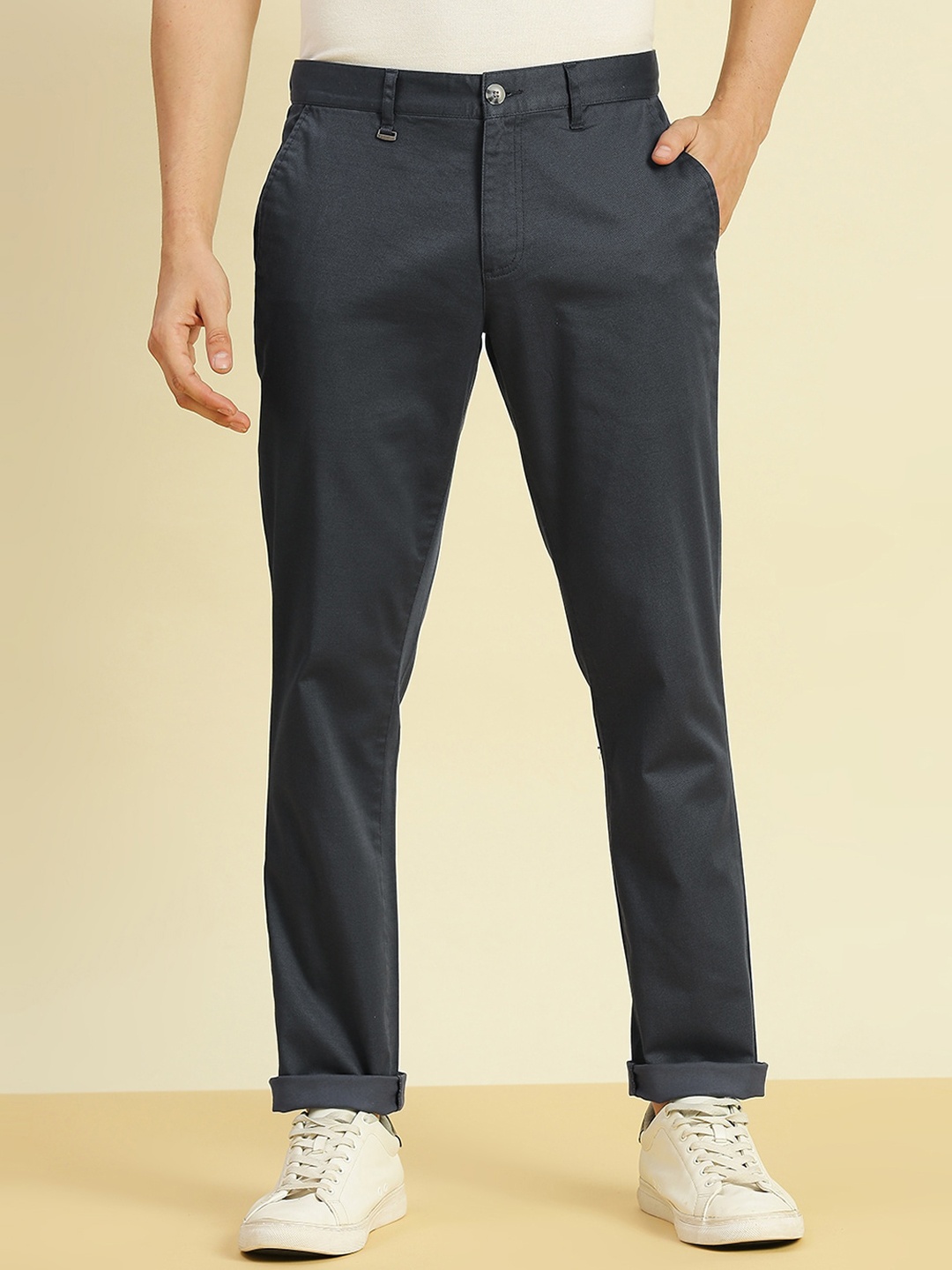 

INVICTUS Men Classic Slim Fit Easy Wash Chinos, Navy blue