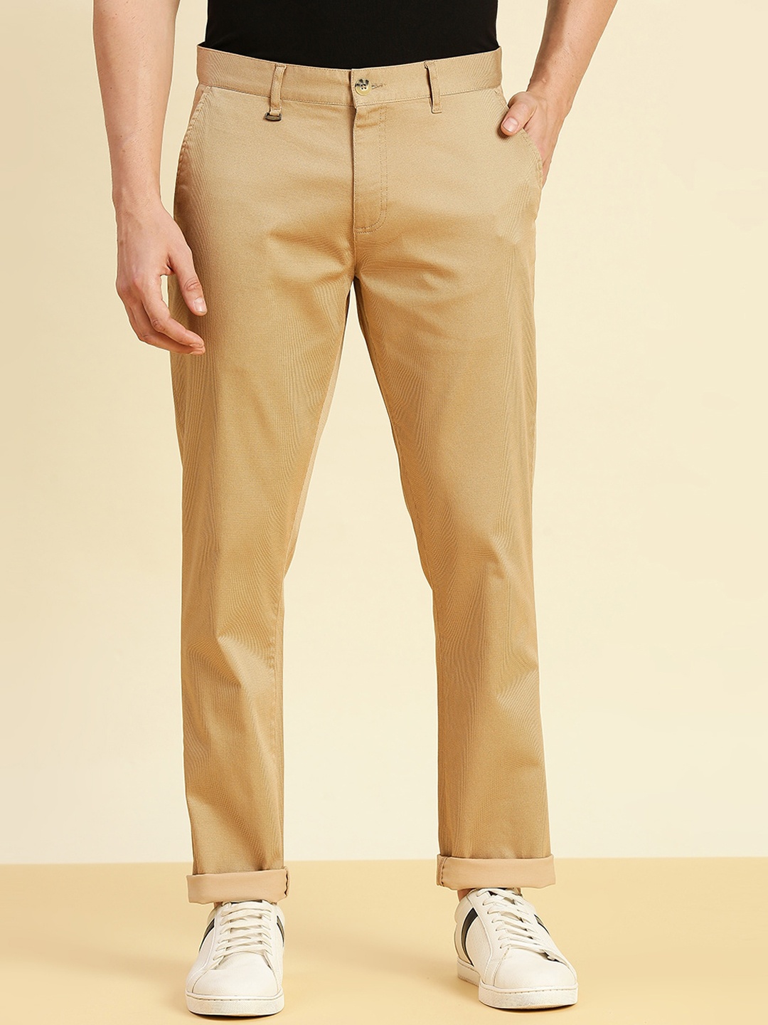 

INVICTUS Men Classic Slim Fit Easy Wash Chinos, Beige