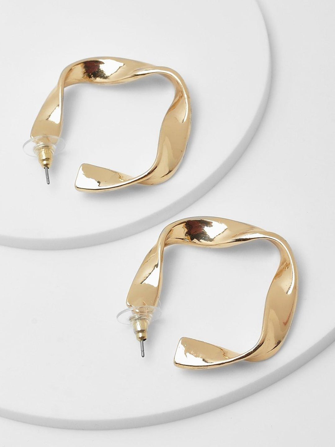 

Boohoo Women Twisted Circular Half Hoop Earrings, Gold
