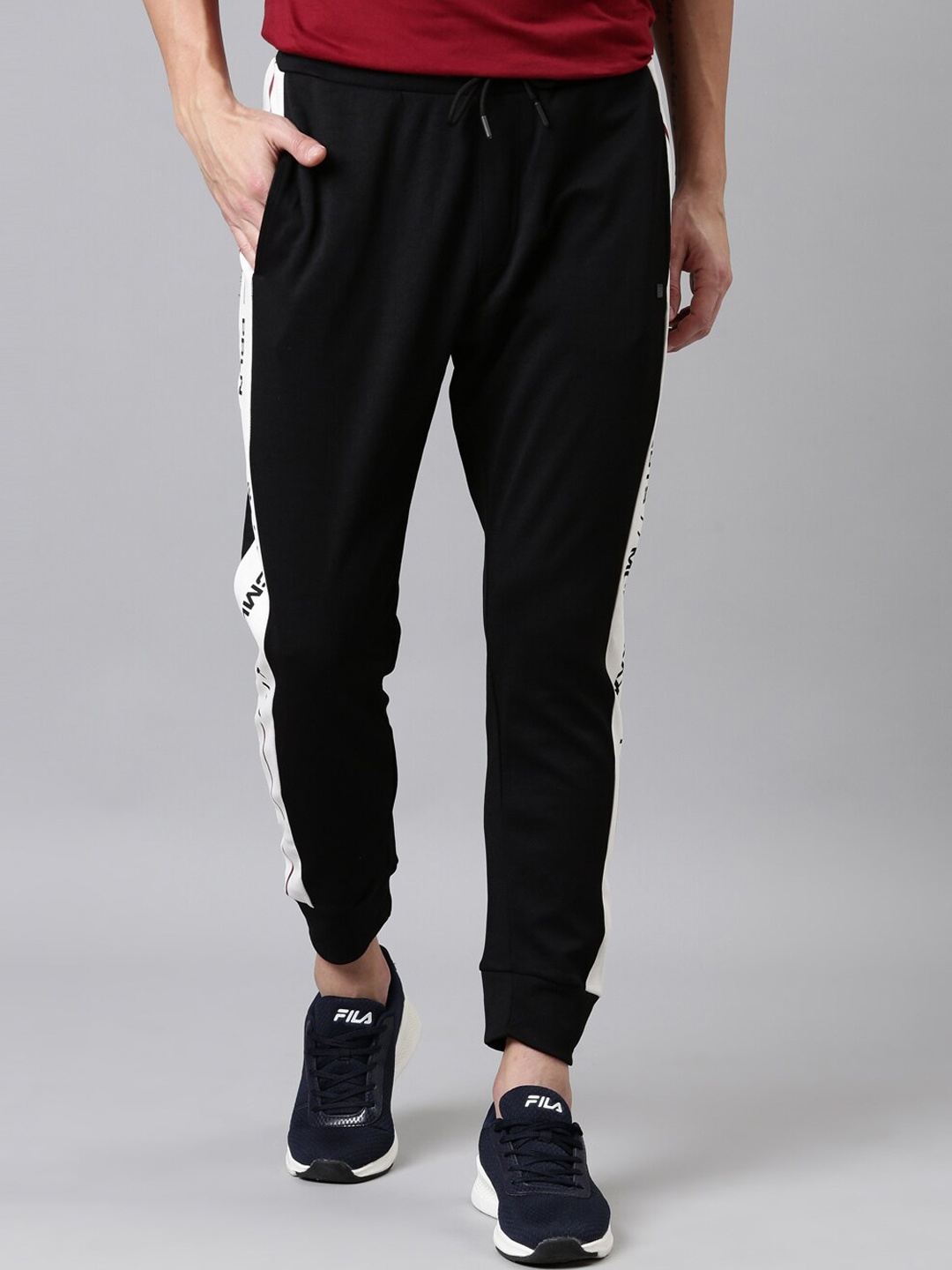 

Proline Men Colourblocked Mid Rise Cotton Jogger, Black