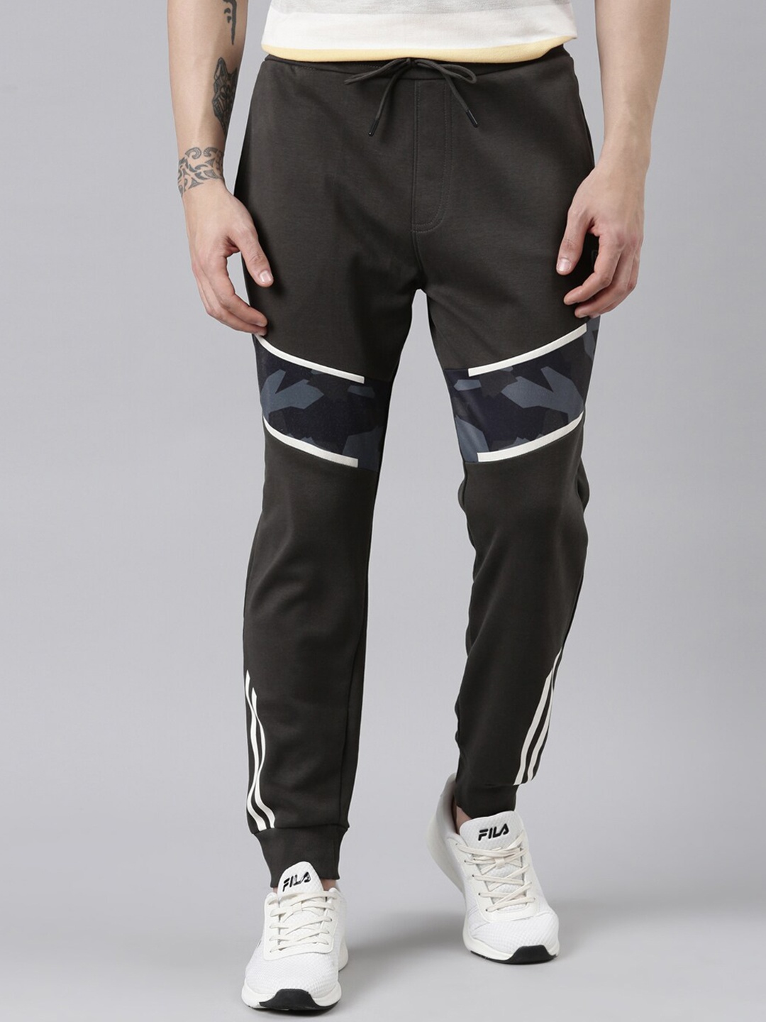 

Proline Men Colourblocked Cotton Mid-Rise Joggers, Olive