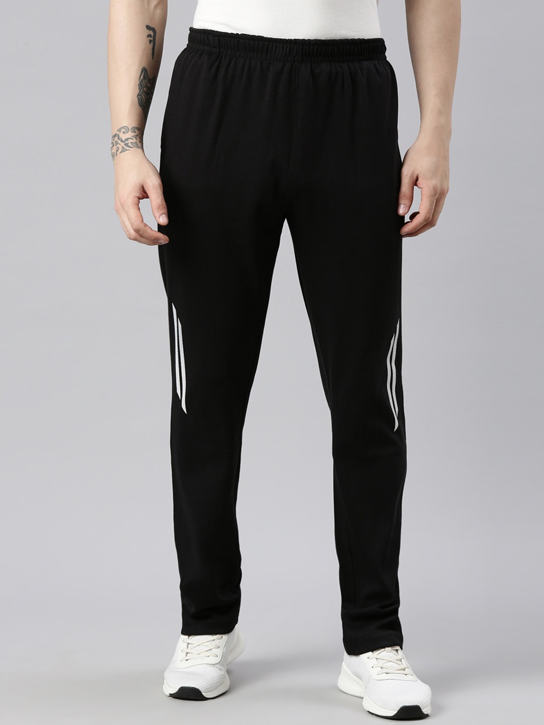 

Proline Men Striped Detail Cotton Satin Mid-Rise Track Pant, Black