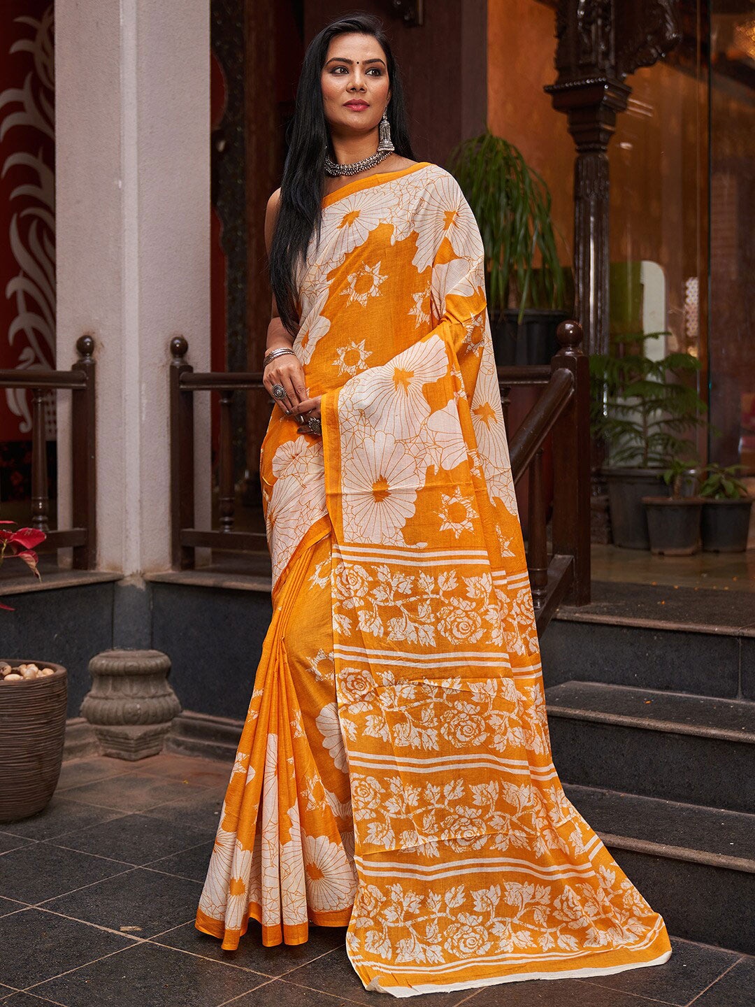 

KARAGIRI Floral Digital Print Saree, Yellow