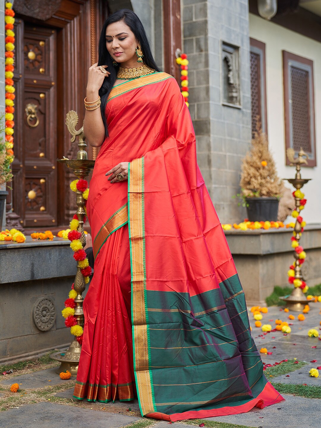 

KARAGIRI Silk Blend Saree With Woven Zari Border, Red