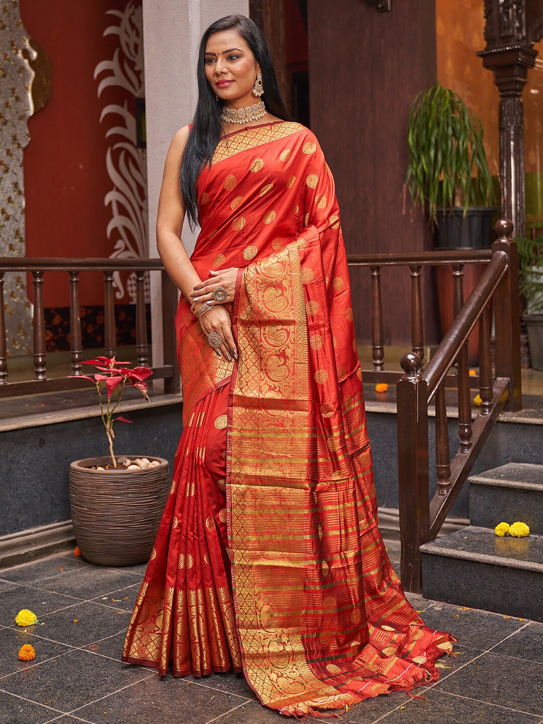 

KARAGIRI Ethnic Motif Woven Design Zari Saree, Red