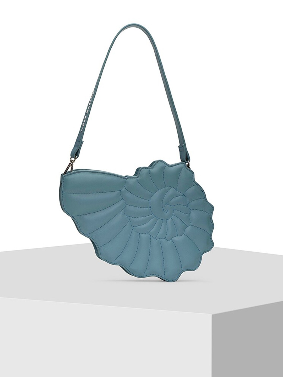 

TIGER MARRON Women Sea Shell Shaped Quilted Leather Shoulder Bag, Blue