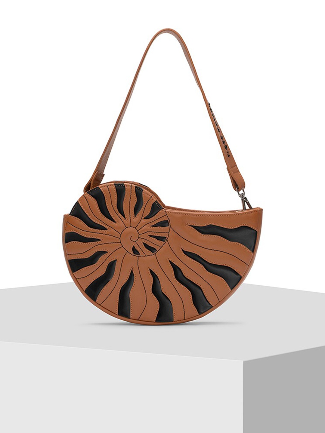 

TIGER MARRON Women Colourblocked Sea Shell Shaped Leather Shoulder Bag, Brown