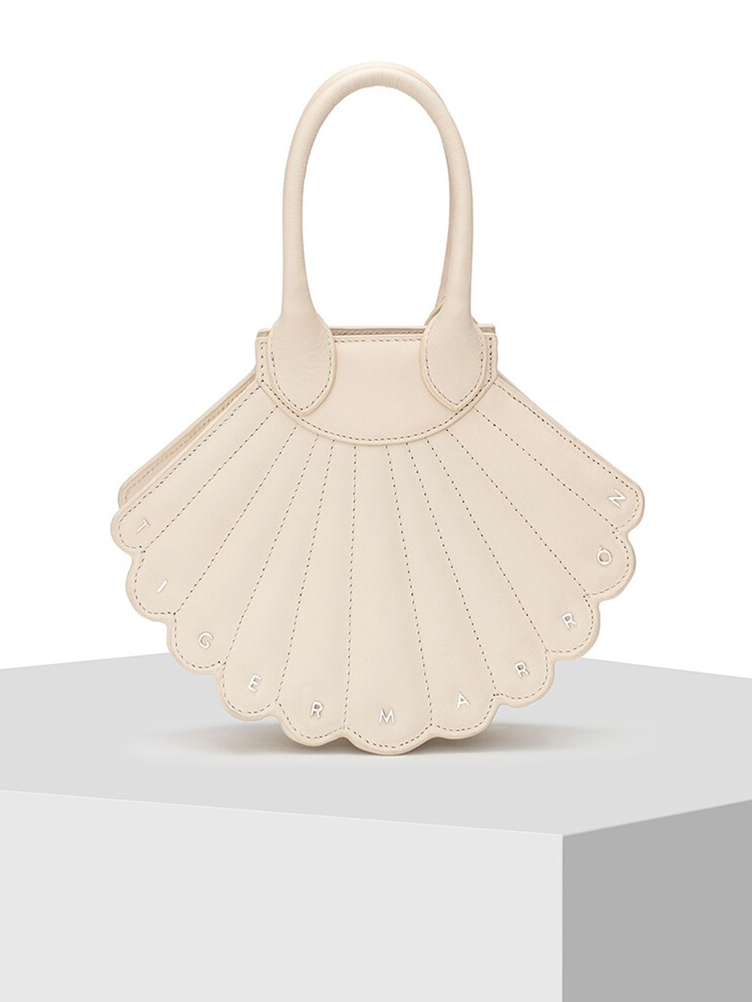 

TIGER MARRON Leather Oversized Bucket Shoulder Bag With Quilted, Cream