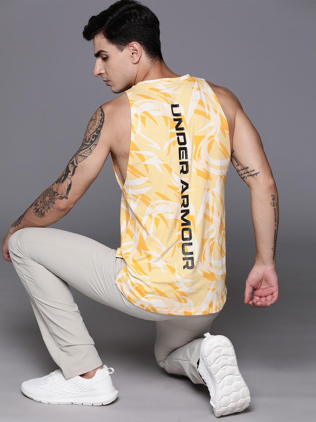 

UNDER ARMOUR Men Baseline Printed Tank T-shirt, Yellow