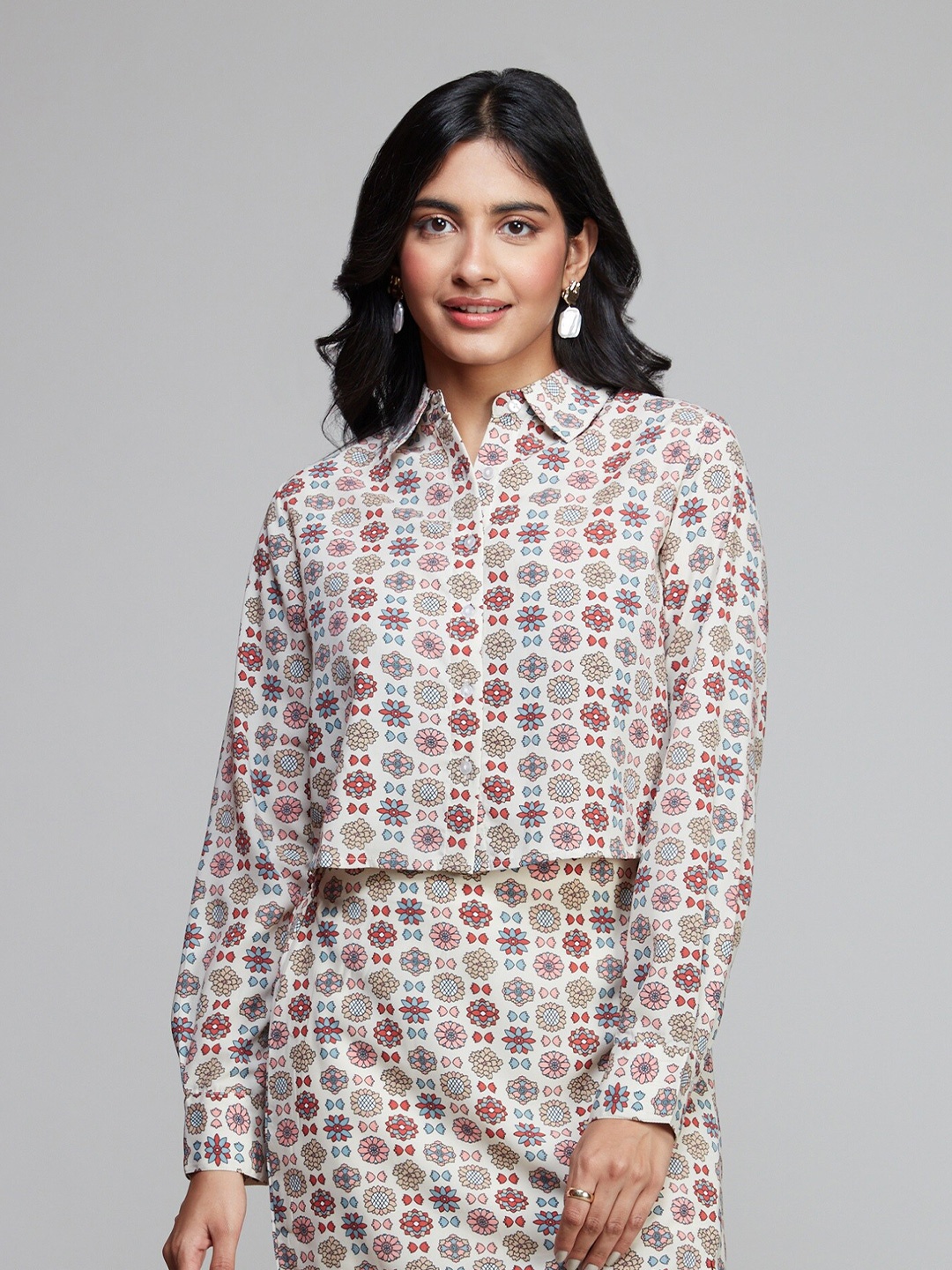

20Dresses Comfort Floral Printed Satin Casual Shirt, Off white