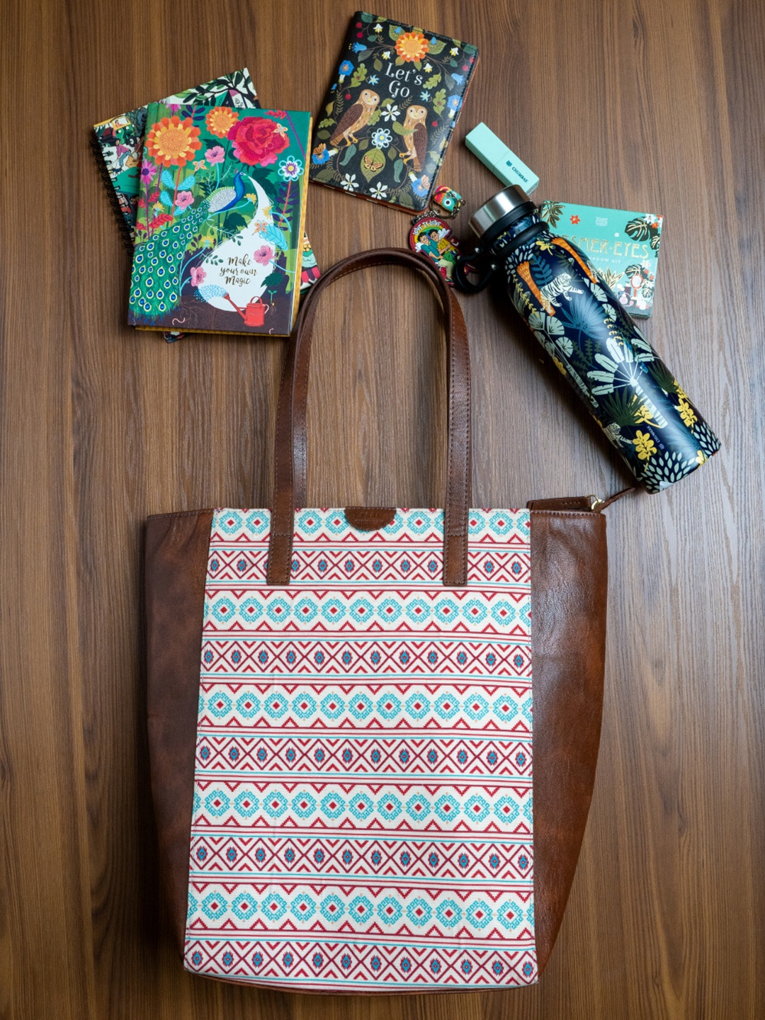

TEAL BY CHUMBAK Women Printed Canvas Tote Bag, Blue