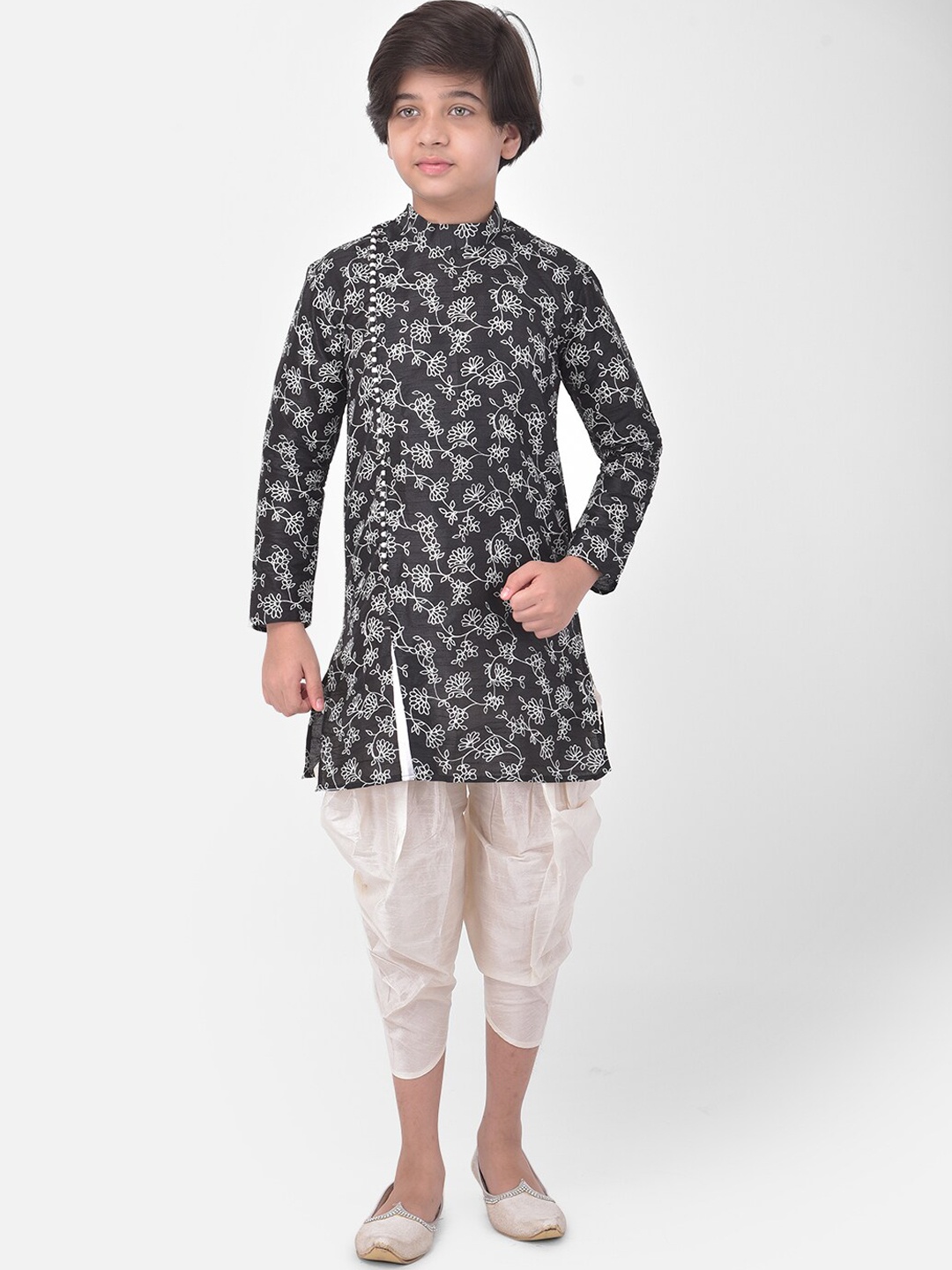 

DEYANN Boys Floral Printed Angrakha Kurta with Patiala, Black