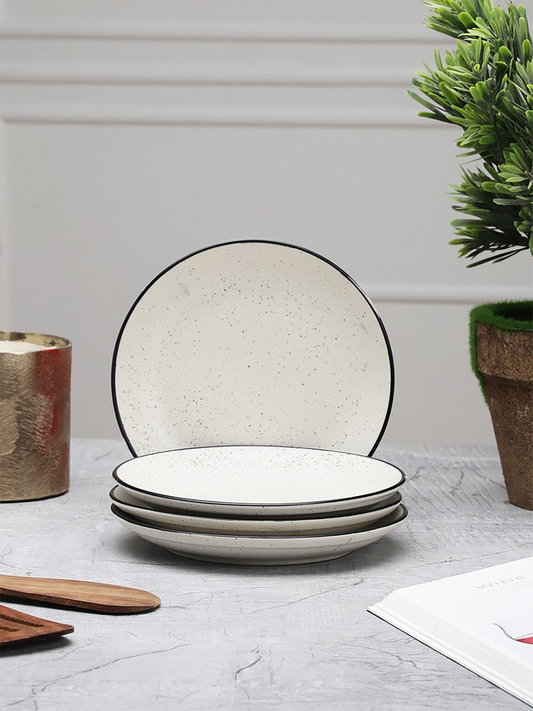 

MIAH Decor Gaura Collection Off White 4 Pcs Printed Stoneware Glossy Plates