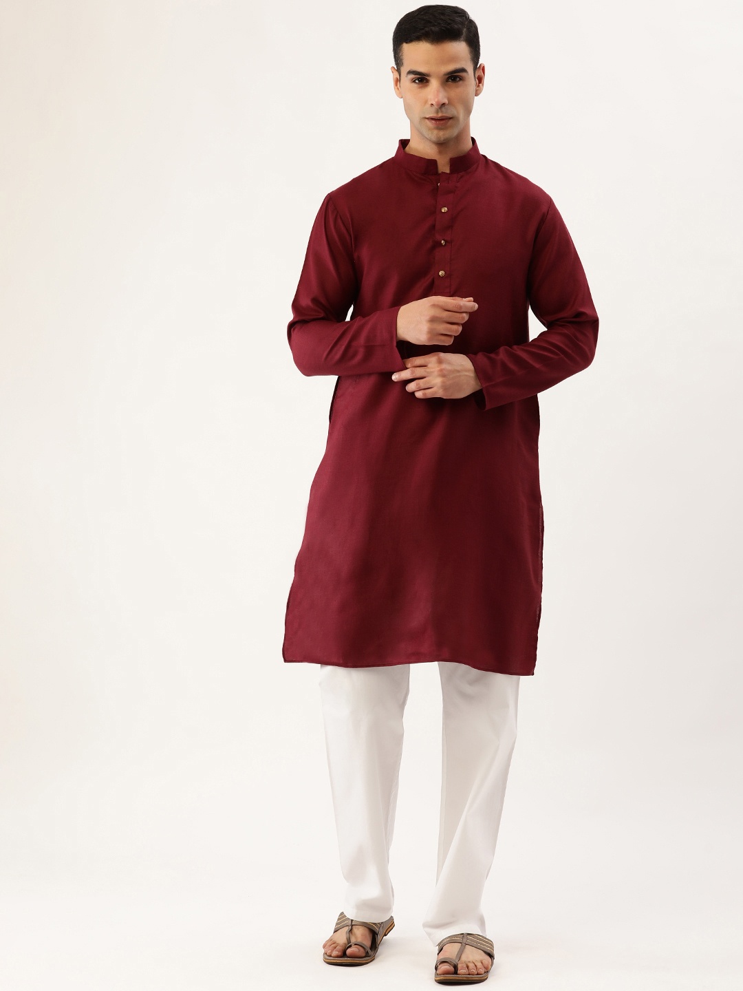

SWAGG INDIA Solid Mandarin Collar Straight Kurta, Maroon