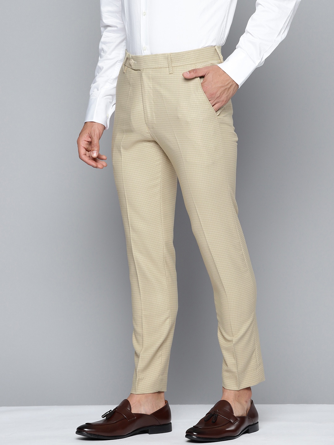 

DENNISON Men Smart Checked Tapered Fit Trousers, Cream