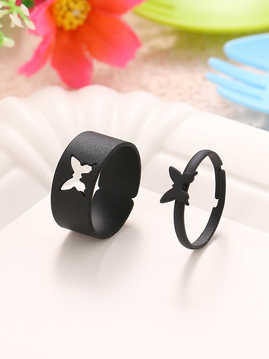 

Pinapes Set Of 4 Gold-Plated Adjustable Finger Rings, Black