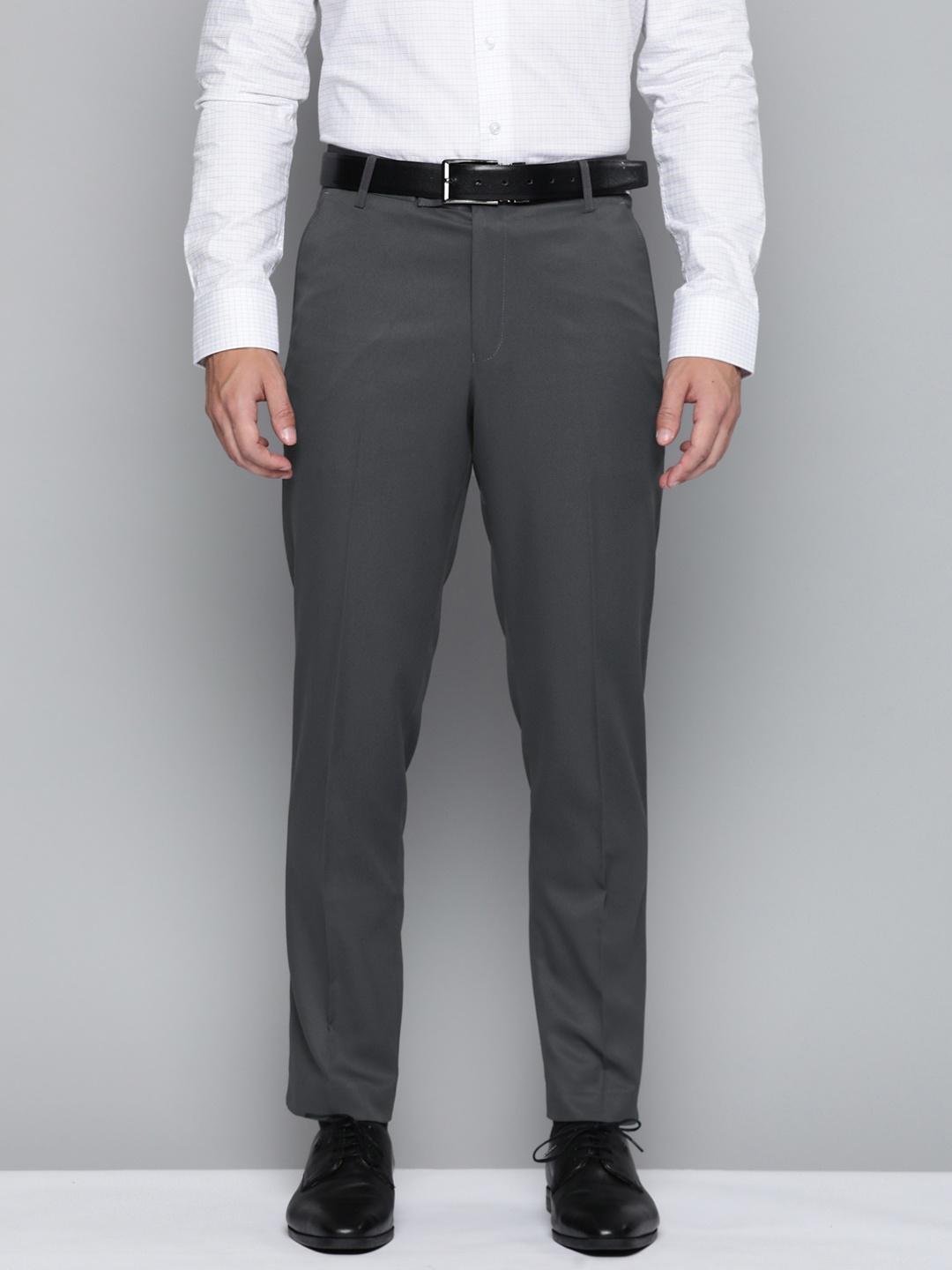 

DENNISON Men Smart Regular Fit Trousers, Charcoal