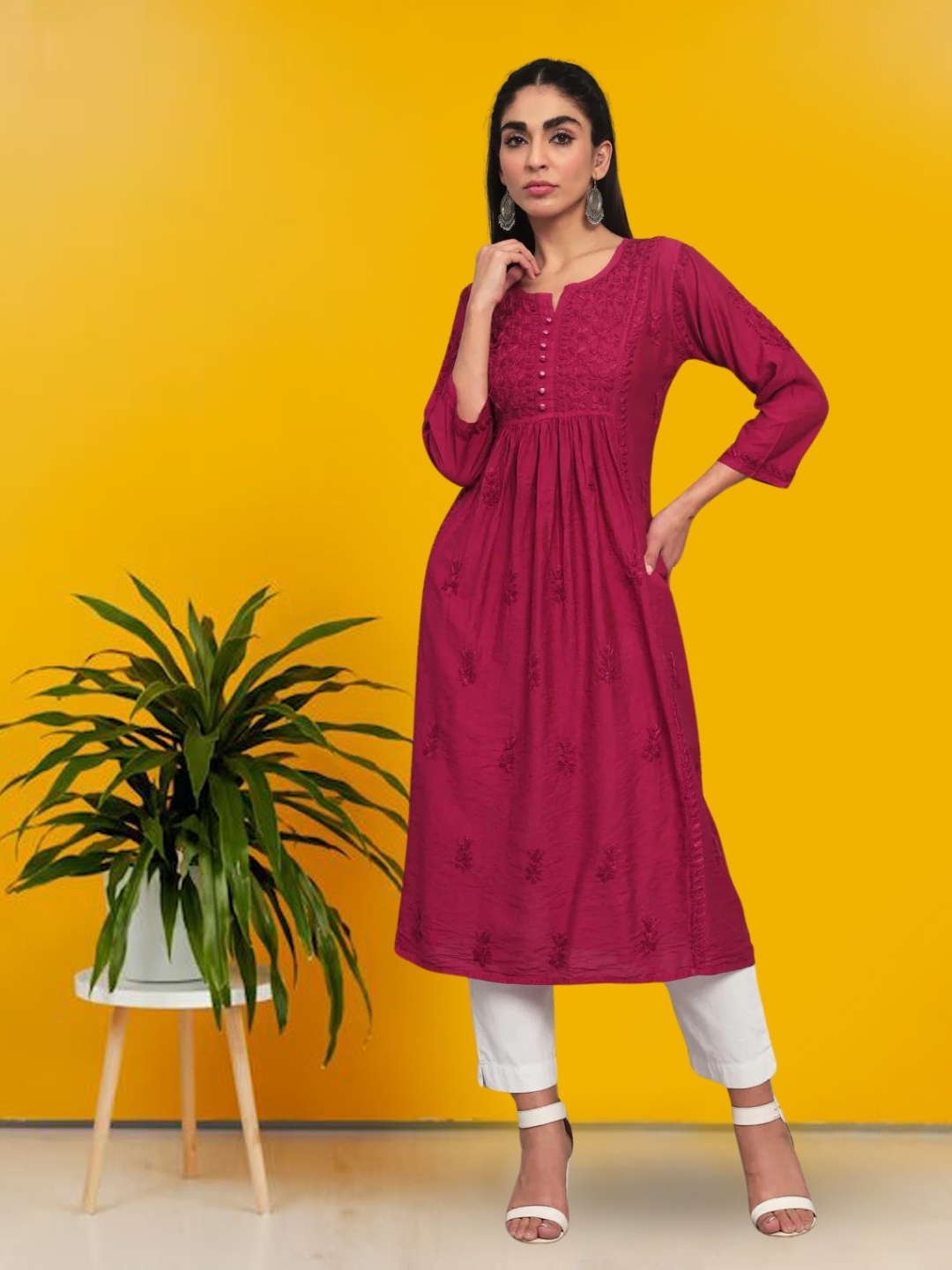 

PARAMOUNT CHIKAN Women Embroidered Lucknowi Chikankari Chanderi Burgundy Kurta