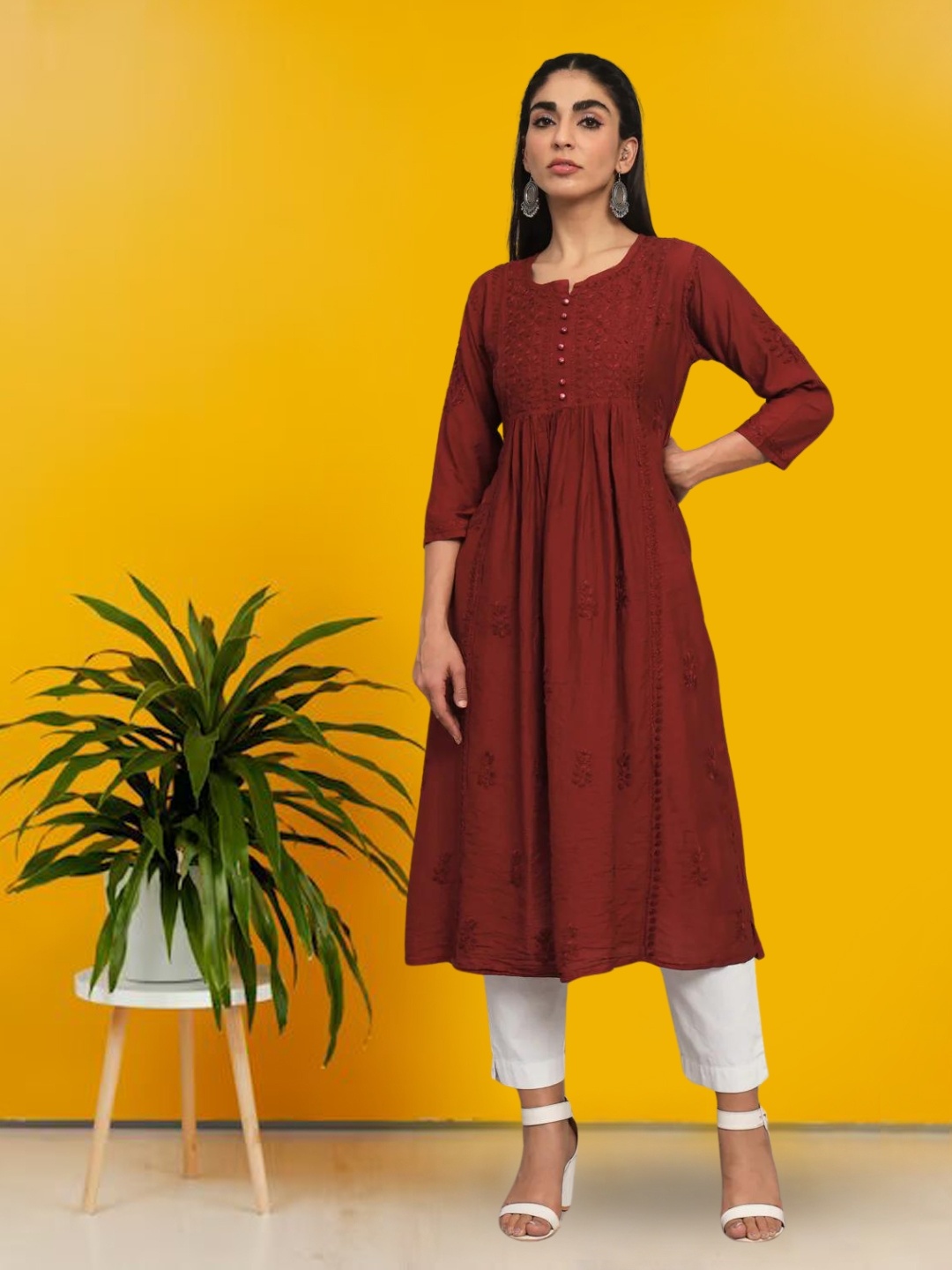 

PARAMOUNT CHIKAN Women Embroidered Lucknowi Chikankari Chanderi Kurta, Maroon