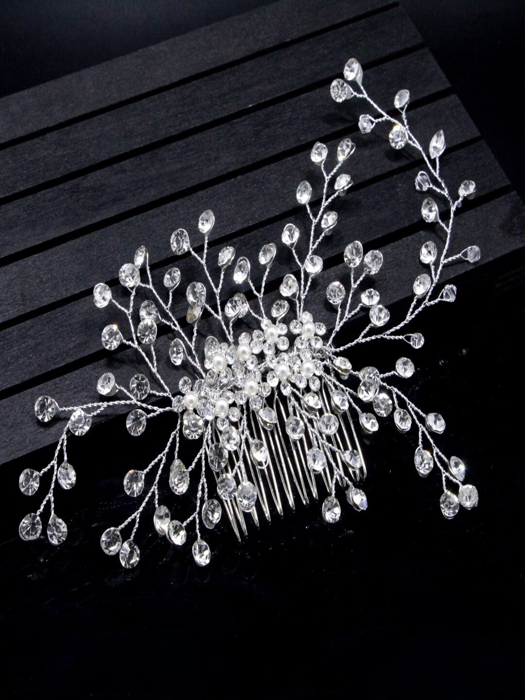 

AQUASTREET Women Silver-Toned & White Comb Pin