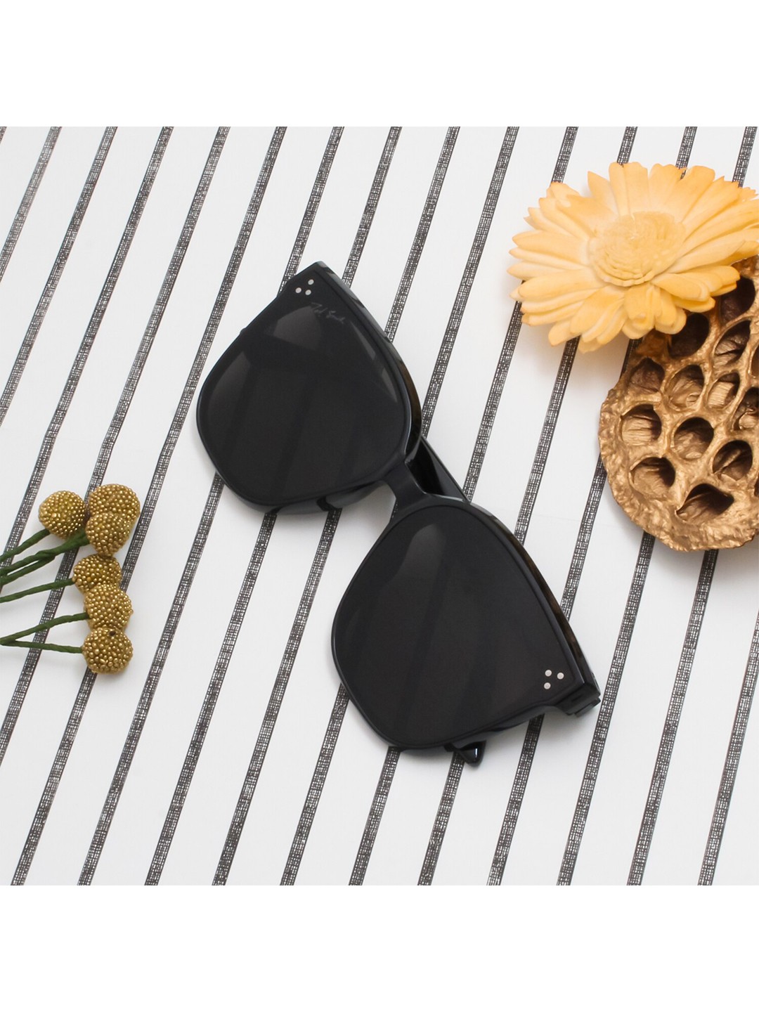 

Ted Smith Unisex Grey Lens & Black Square Sunglasses with UV Protected Lens