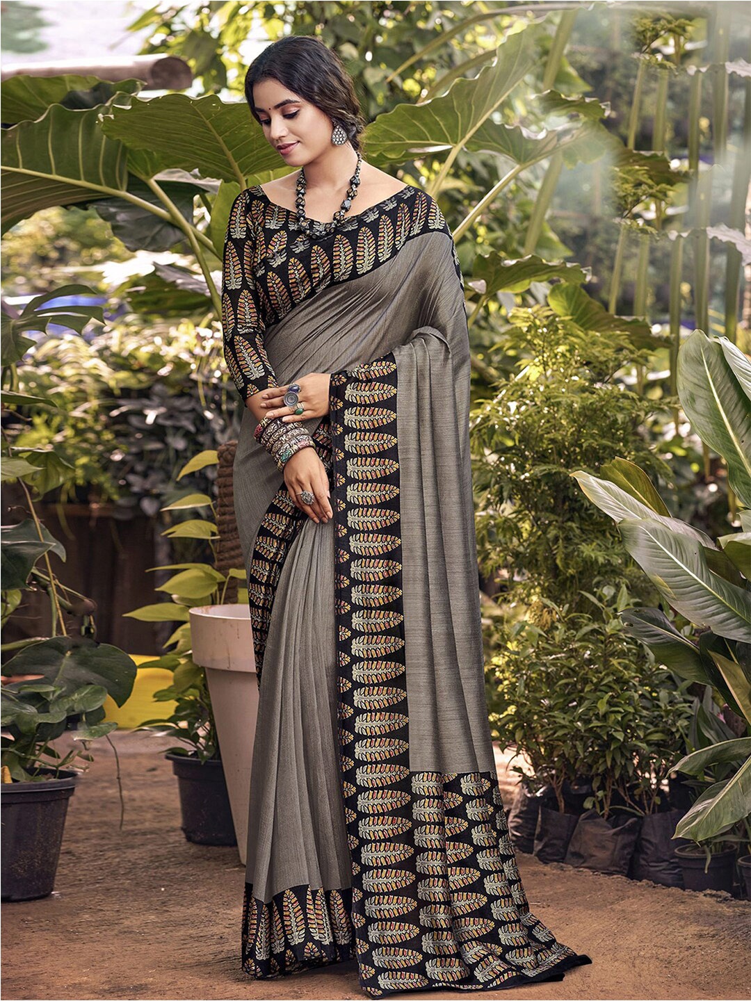 

Satrani Printed Border Saree, Grey