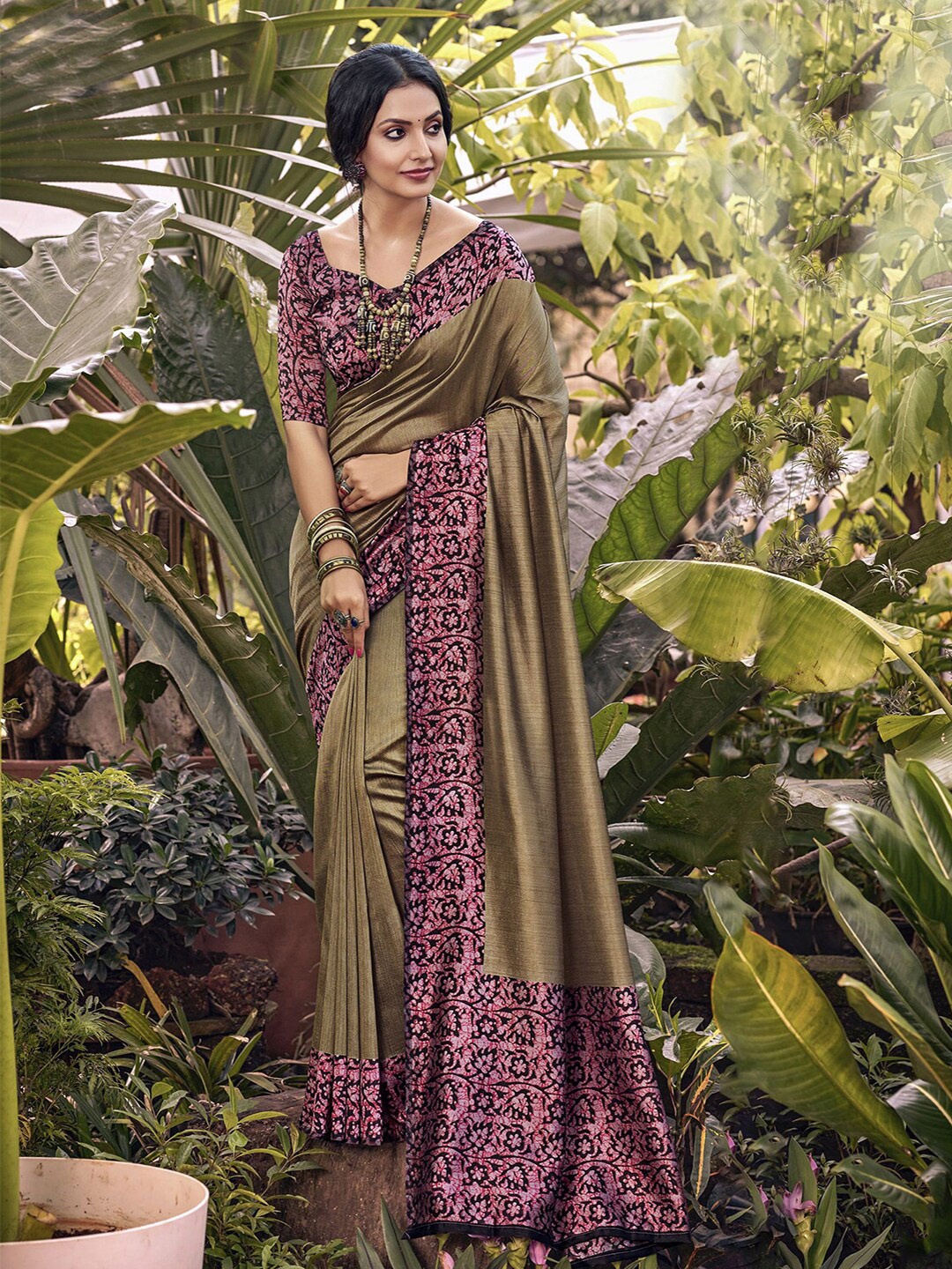 

Satrani Printed Border Saree, Green