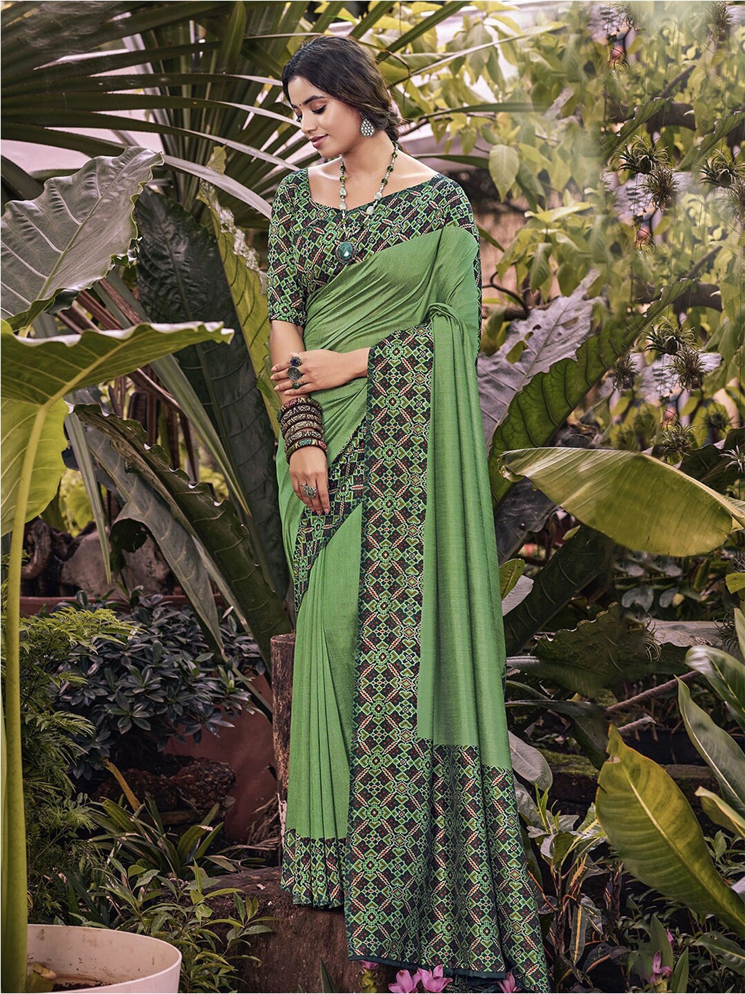 

Satrani Ethnic Motif Printed Saree, Green