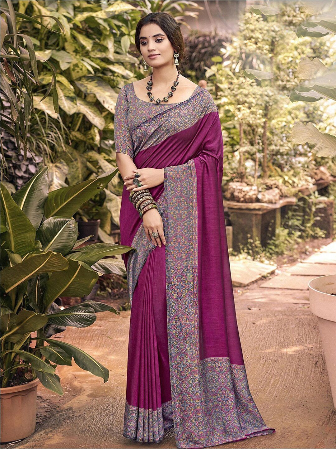 

Satrani Ethnic Motif Printed Saree, Pink